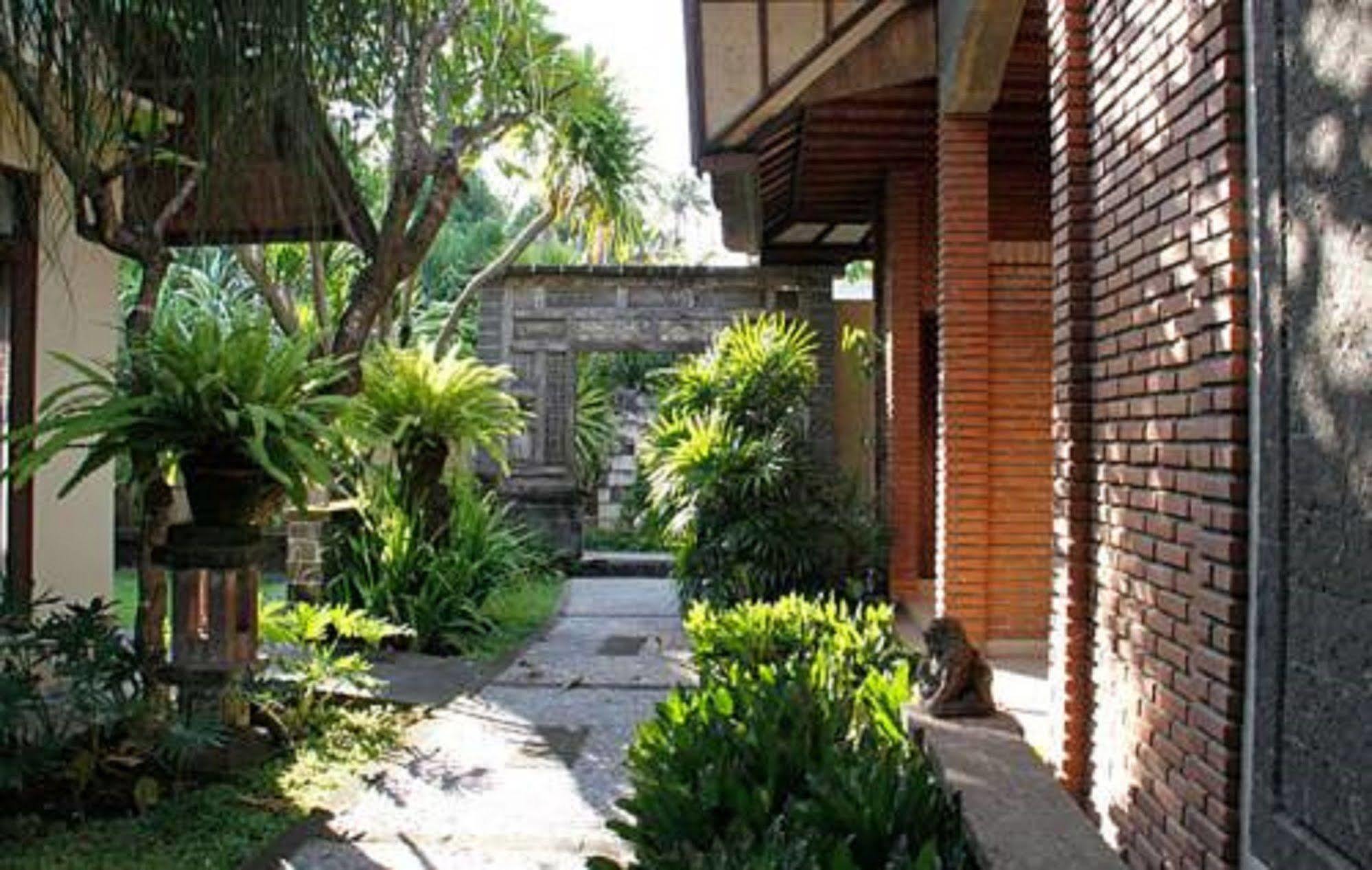 Hotel Puri Bambu Jimbaran Екстериор снимка